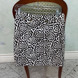Leifsdottir size 6 black and white printed mini skirt.